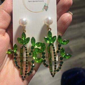 NWT Cactus Pearls Drop Earrings